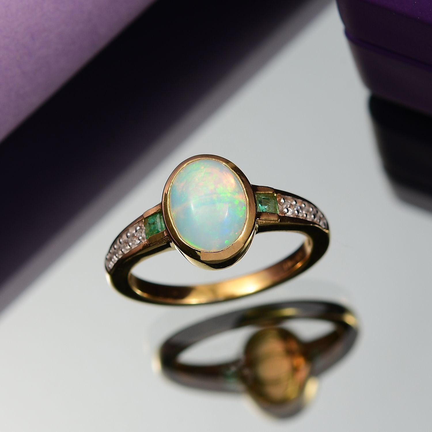 D'joy Natürlicher, äthiopischer Welo Opal, Smaragd Ring 925 Silber vergoldet (Größe 16.00) ca. 1.44 ct