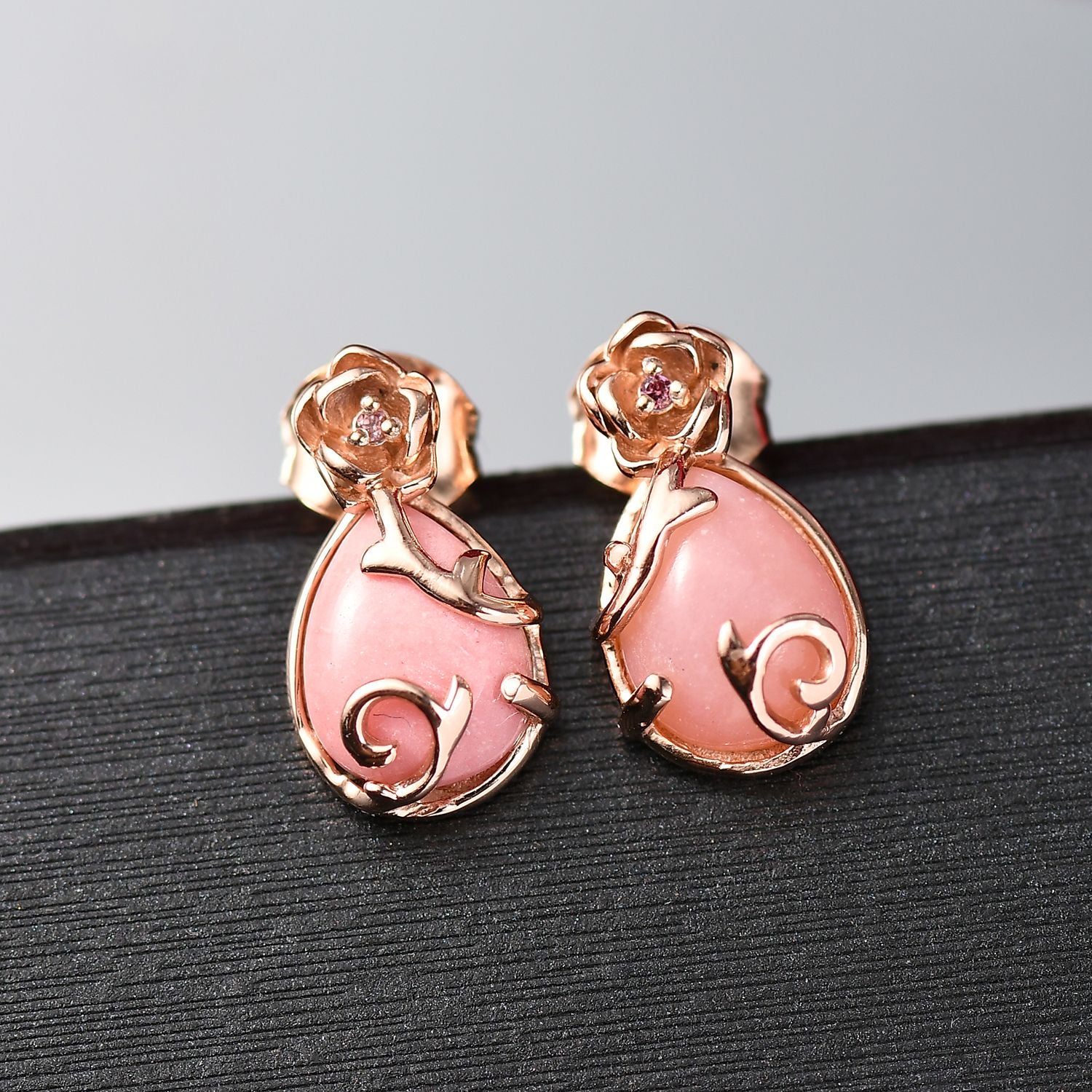 Herzklang - D joy AA Vinicunca-Peruanischer Opal, Lotus Granat Ohrringe 925 Silber 750 rosévergoldet ca. 2.27 ct