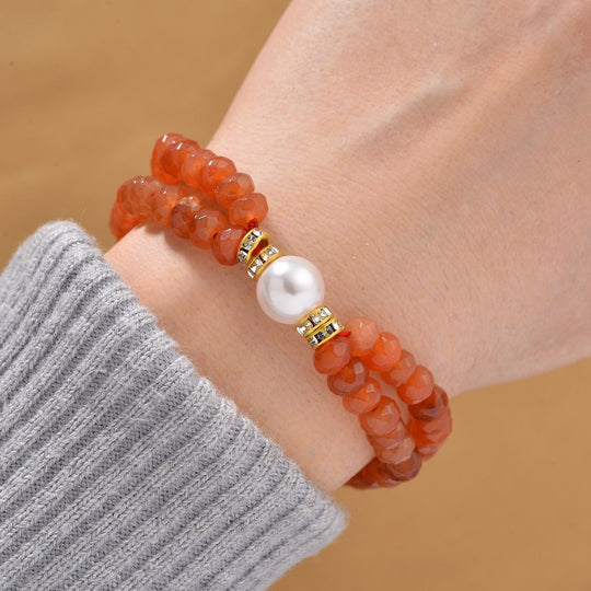 Weiße Muschelkernperle (9-11 mm) Armband mit Orangem Quarzit und Weißem Kristall, flexibel (18-19 cm), Goldfarben
