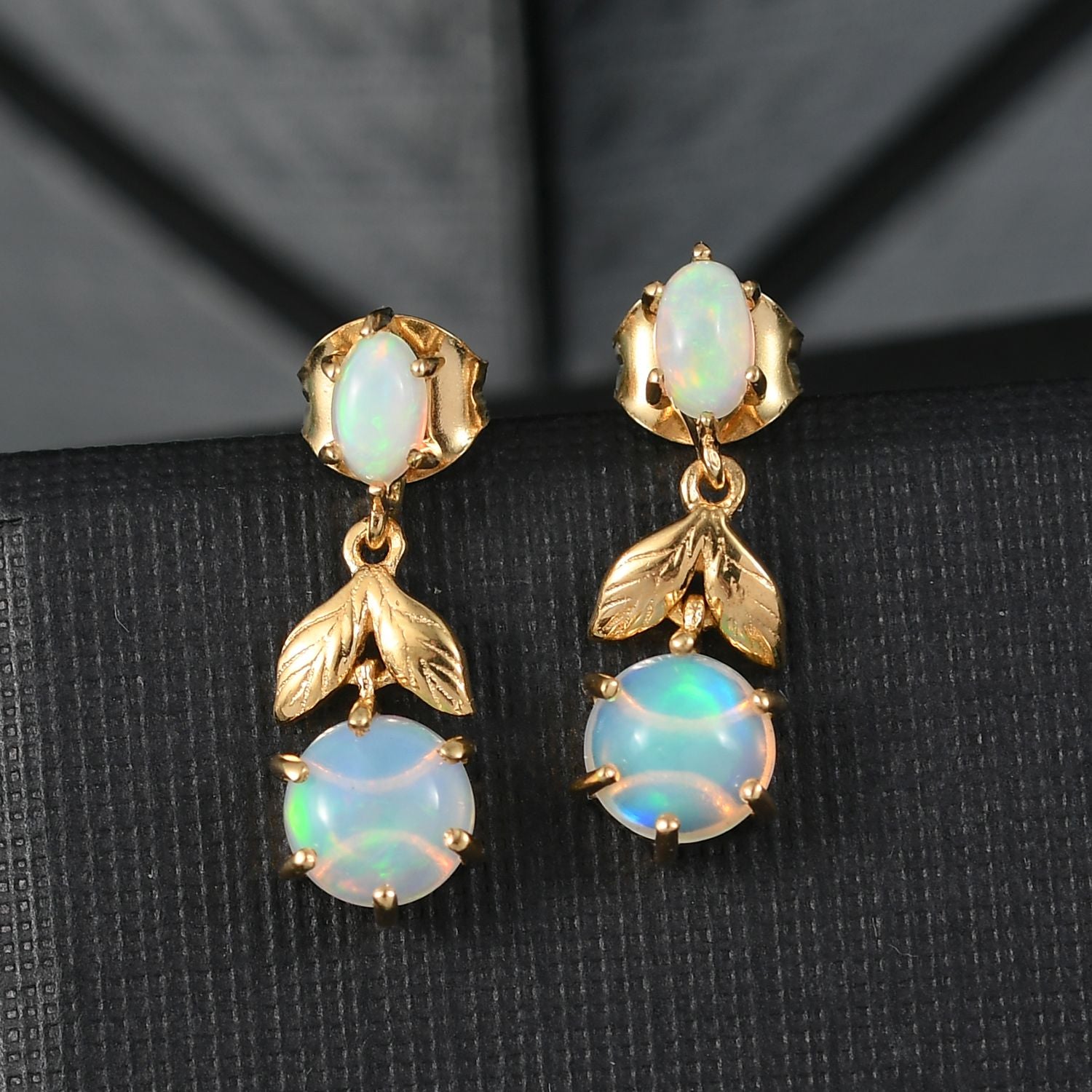 Mystic Leafdrop - D joy AA Natürlicher, äthiopischer Welo Opal Ohrringe 925 Silber vergoldet ca. 1,55 ct.