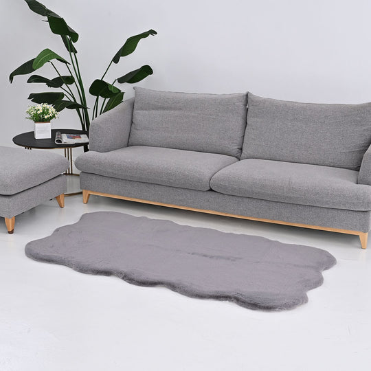 Serenity Night - Kunstfell-Teppich mit Schaumstoffbasis, Wolkenform, 100x180 cm, Silbergrau