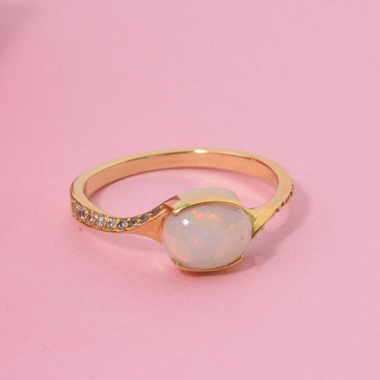Natürlicher, äthiopischer Welo Opal, Weißer Zirkon Ring 925 Silber vergoldet (Größe 19.00) ca. 0,99 ct