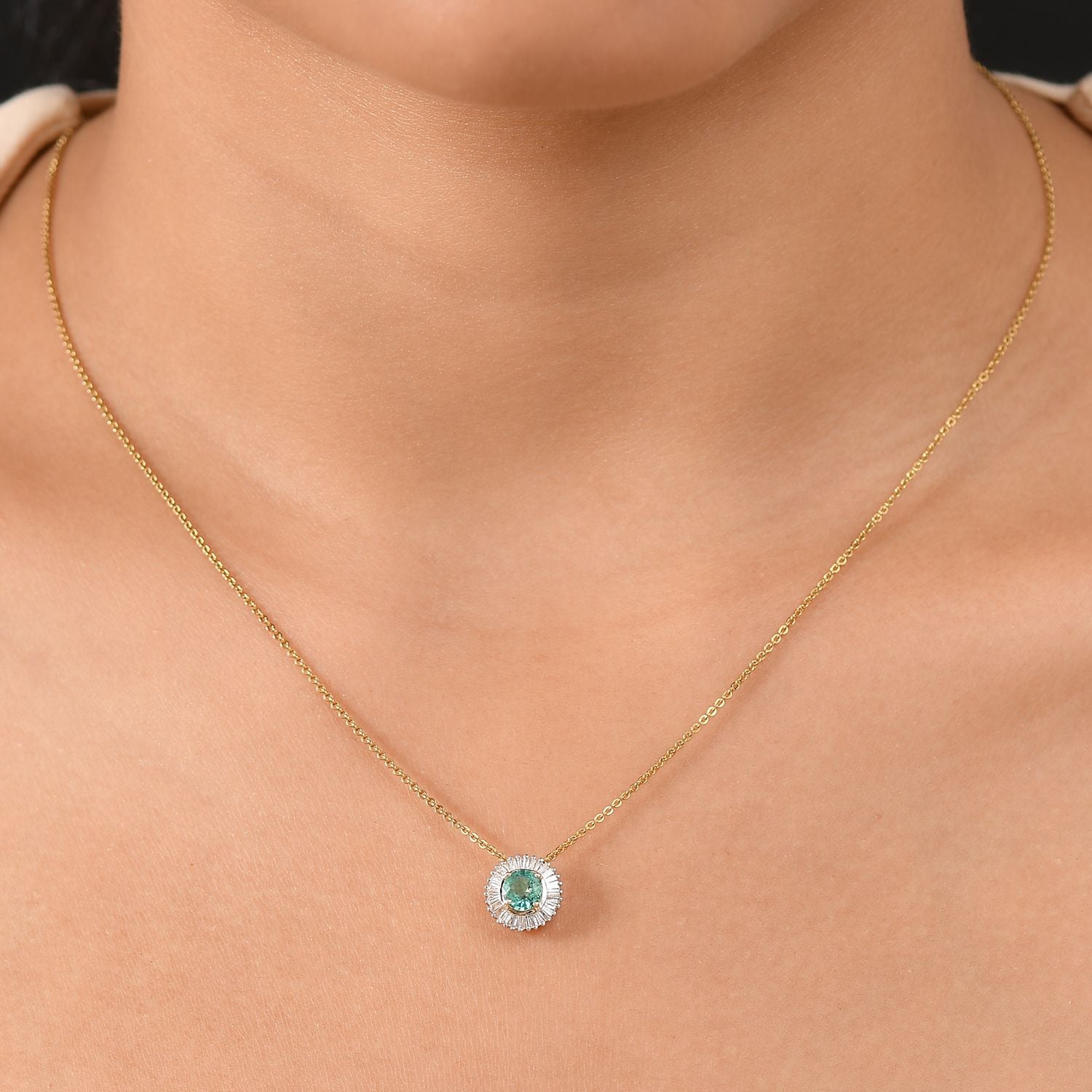 AAA Kagem Sambischer Smaragd, Weißer Diamant Anhänger 375 Gold ca. 0,62 ct.