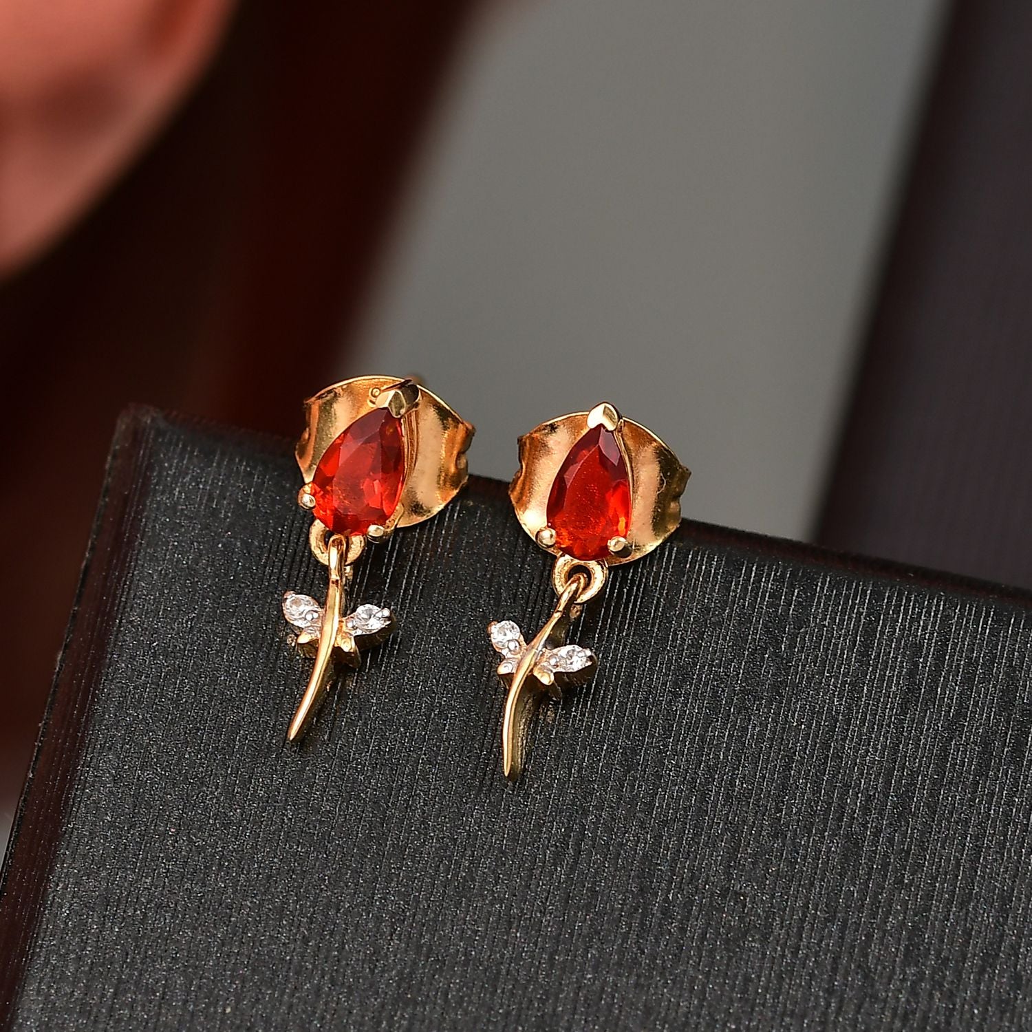 Djoy AA Mexikanischer Kirschfeuer-Opal, Weißer Zirkon Ohrringe 925 Silber 750 Gelb Vergoldet ca. 0,38 ct.