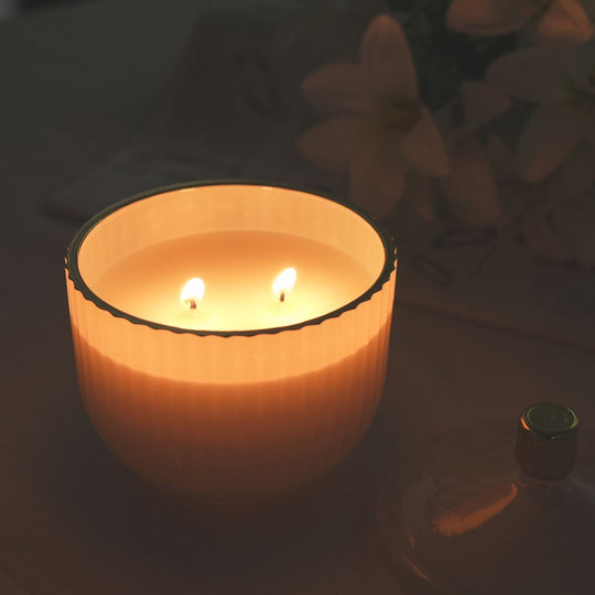 Duftkerze im Glas mit Deckel, Luxusglas-Design, Tabak und Oud, Weiß