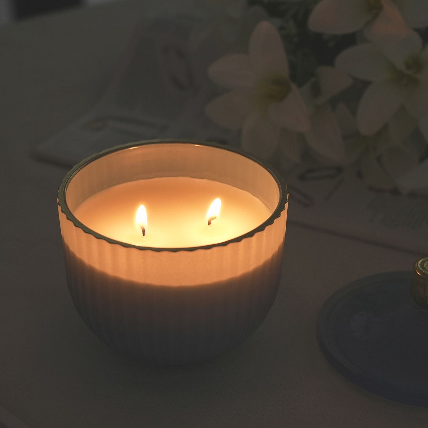 Duftkerze im Glas mit Deckel, Luxusglas-Design, Tabak und Oud, Blau