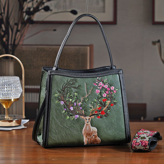 Bestickte Crossbody Tasche, Kunstleder, Rentier Design, 25 x 11 x 21 cm, Blau