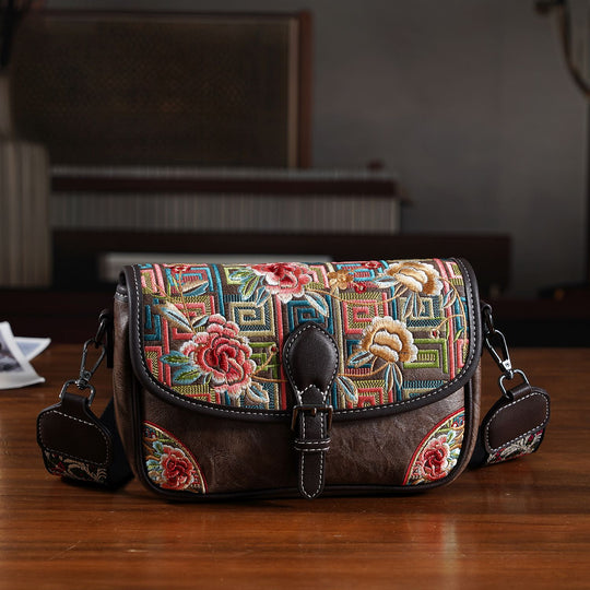 Bestickte Kunstleder Crossbody Tasche, Blumen Design, 22 x 8 x 16 cm, Schwarz