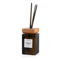 LIVMORE - Home Fragrance Kollektion - Raumduft Diffuser 500 ml Teeglas braun mit Holzdeckel 8 Stäbchen Duft Granatapfel Rose Größe 8.3 x 8.3 x 14.5 cm