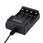 Kompakt-Ladegerät für AA/AAA NiMH - 4 Schächte, LCD, USB