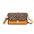 Chaos by Elsie- Echtleder Crossbody Tasche mit RFID-Schutz, Leopardenmotiv Klappe, 2 Außenfächer mit Reißverschluss, 28x10x18cm, Beige