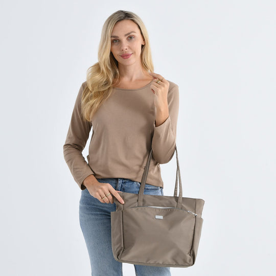 Elegante Signature Handtasche, edles Nylon Design mit 3 Reißverschluss Taschen und 2 offenen Außentaschen, ca. 30 x 30 x 10 cm, Dunkel Khaki
