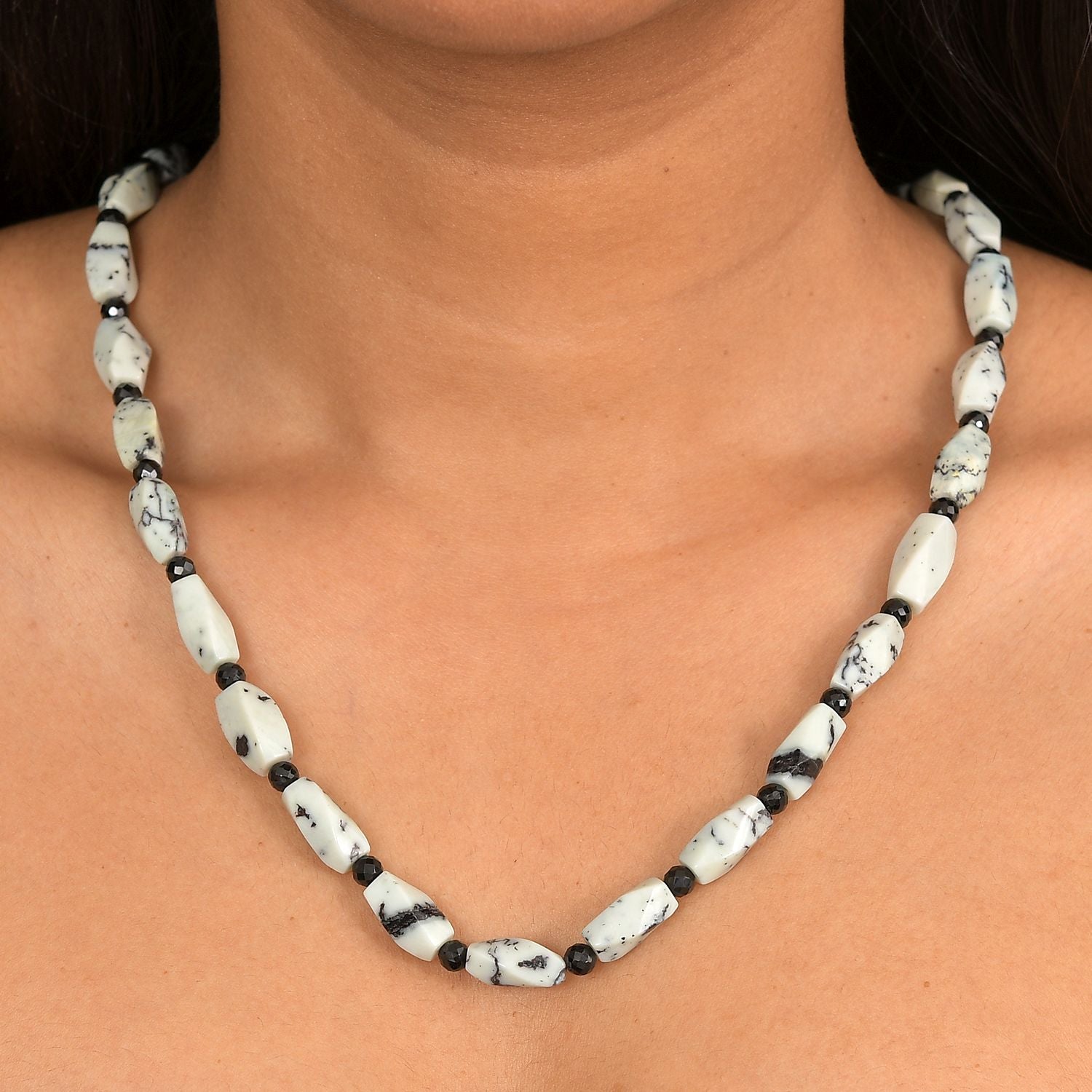 Weißer Türkis-Jaspis, Schwarzer Spinell Halskette ca. 50 cm Nickelfreies Messing platiniert ca. 200.00 ct