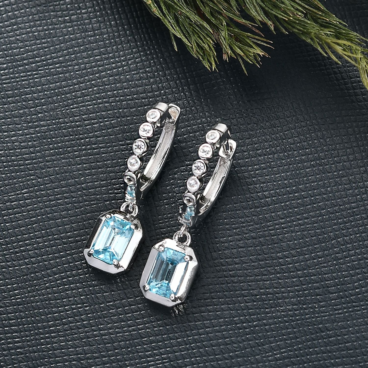 D'Joy AAA Blauer Zirkon, Weißer Zirkon Ohrringe 925 Silber rhodiniert ca. 2,61 ct.