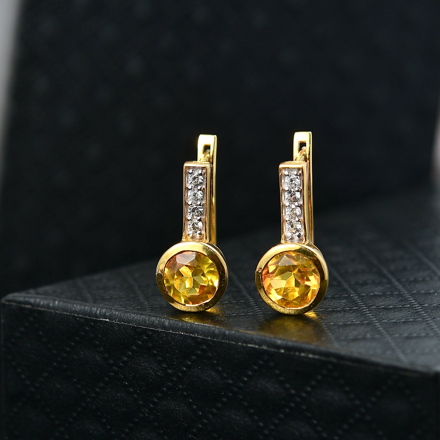D'Joy Feuerkranz-Design Sphaleros Quarz-Triplette, Weißer Zirkon Ohrringe 925 Silber 750 Gelb Vergoldet ca. 3.32 ct