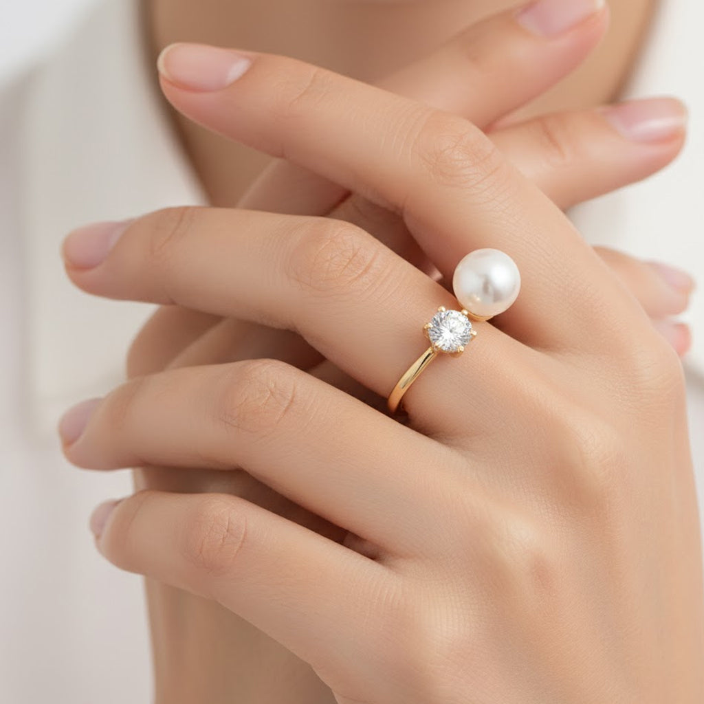 Flexibler weißer Süßwasser Perle und weißer Zirkonia Ring, Messing in Goldton (Größe 16.00-18.00)