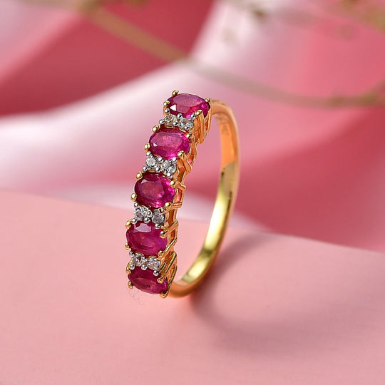 Victorian Era Five Stone - Afrikanischer Rubin (Fissure gefüllt), Weißer Zirkon Ring 925 Silber 750 Gelb Vergoldet (Größe 21.00) ca. 1.39 ct