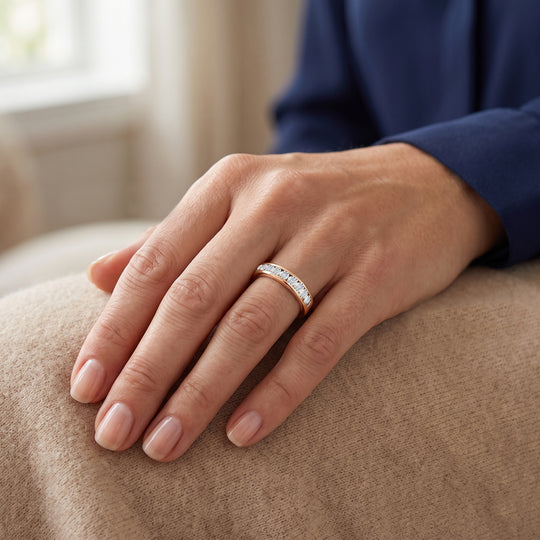 D'Joy Half Eternity Ring mit Diamantakzenten, 925 Silber platiniert