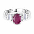 D'Joy Afrikanischer Rubin (Fissure gefüllt), Weißer Zirkon Ring 925 Silber Rhodiniert (Größe 18.00) ca. 2,24 ct