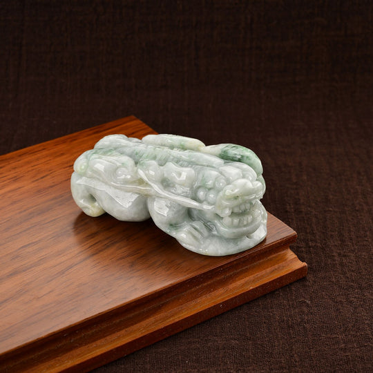 Pi Xiu Figur aus Myanmar Jadeit Typ A, naturbelassene Schnitzarbeit, ca. 7 bis 8 cm, Grün