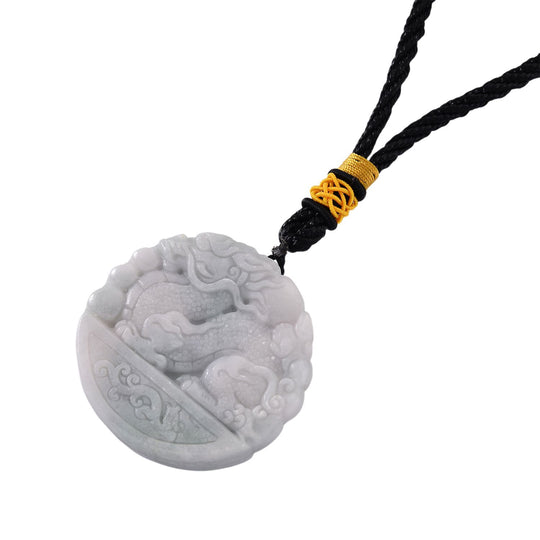 Qi-Lin-Hängedekor aus Myanmar Jadeit Typ A, naturbelassene Schnitzarbeit, ca. 5 cm