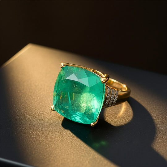 D'Joy - Hoch gefasster Cocktail Smaragd-Quarz Triplette, Weißer Zirkon Ring 925 Silber 750 Gelbgold Vermeil (Größe 18.00) ca. 24.64 ct