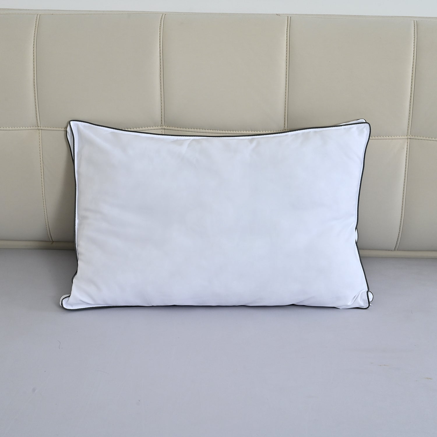 LIVMORE Kopfkissen, 250gsm Polyesterfüllung, 50x75cm, Silber
