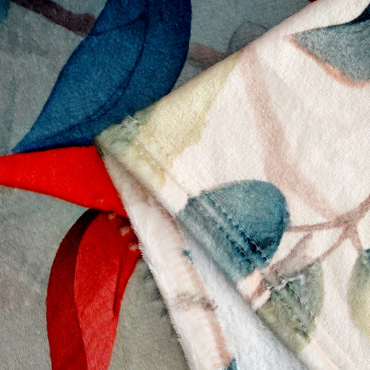 LIVMORE SPACES Flanell-Kuscheldecke mit Digitaldruck, 150x200cm, Blumen- und Vogelmotiv