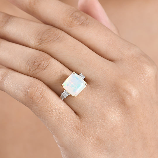 LUXURIANT  (10-16 Werktage Lieferzeit)  3,05 ct. AAA natürlicher, äthiopischer Welo Opal und Labor Diamant Ring in 417 Gold