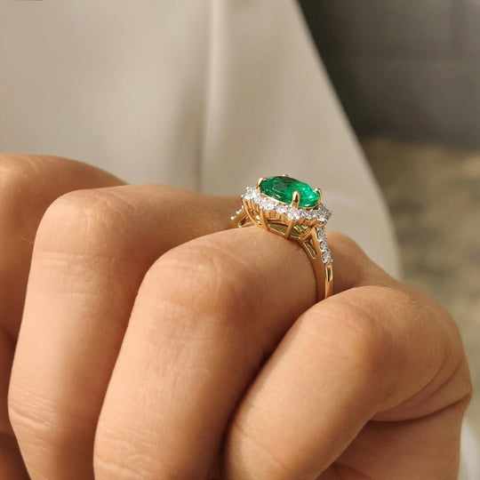 AAA Smaragd, Weißer Diamant Ring 375 Gold (Größe 19.75) ca. 1.74 ct