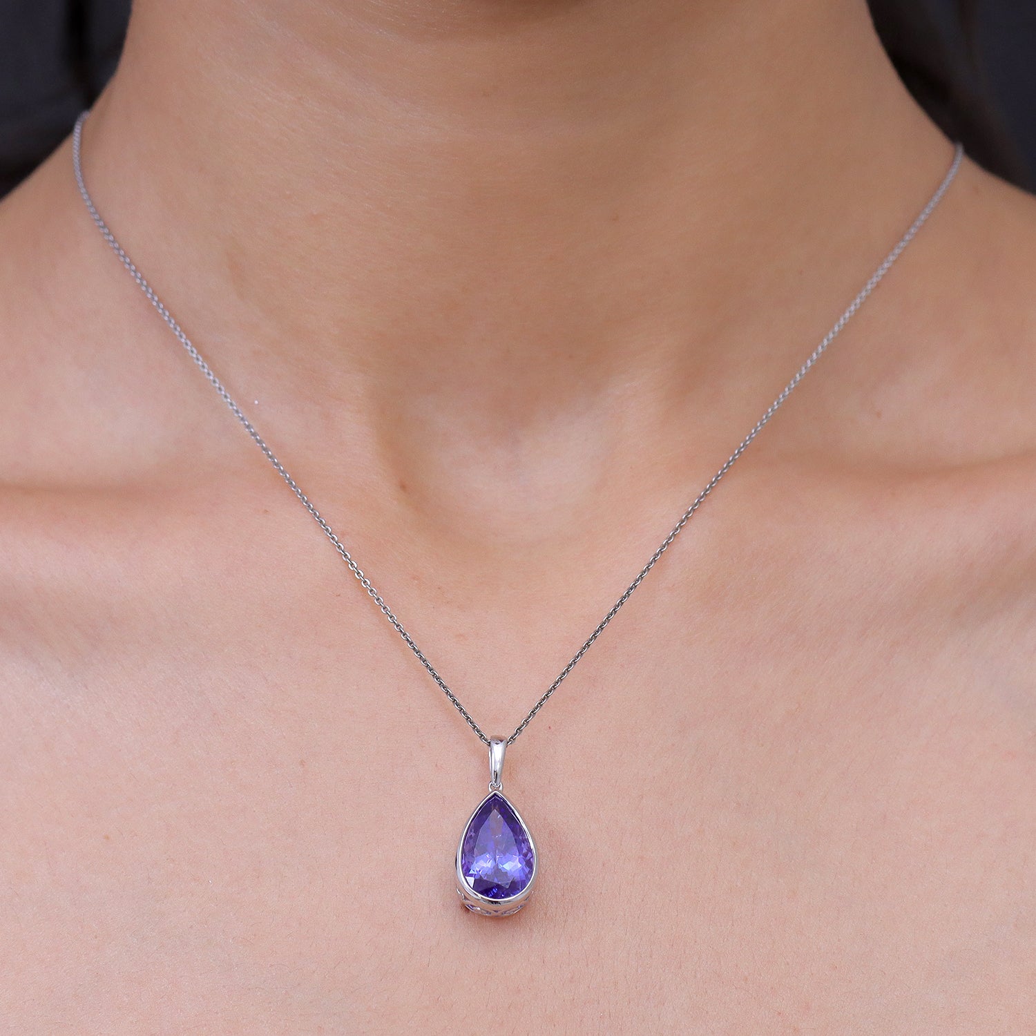 SEHR SELTENER LUXORO AAA Tansanit Anhänger 375 Gold ca. 6.09 ct
