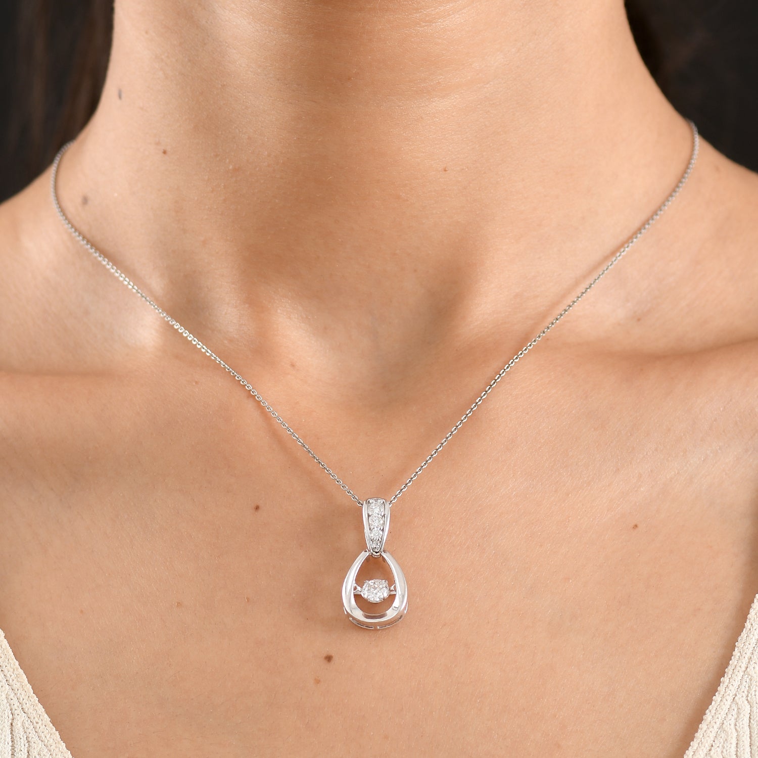 D'Joy 100 Facetten Moissanit Anhänger 925 Silber Platiniert ca. 0,62 ct.