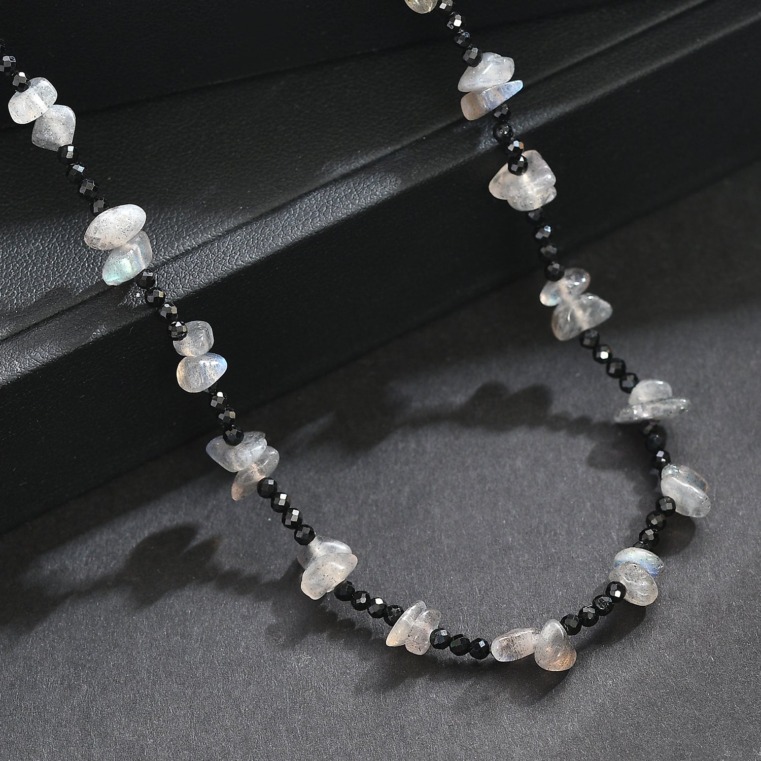 Labradorit, Schwarzer Spinell Halskette 91 cm ca. 240.00 ct