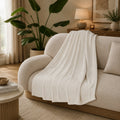 LIVMORE unifarbene Kuscheldecke, 150 x 200 cm, Beige