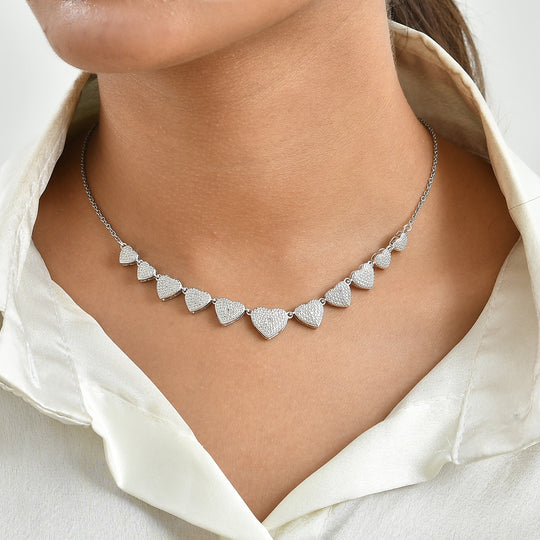 EverTrue 50cm Halskette mit weißen Diamantakzenten und Herzmotiven, Messing mit Platin E-Beschichtung