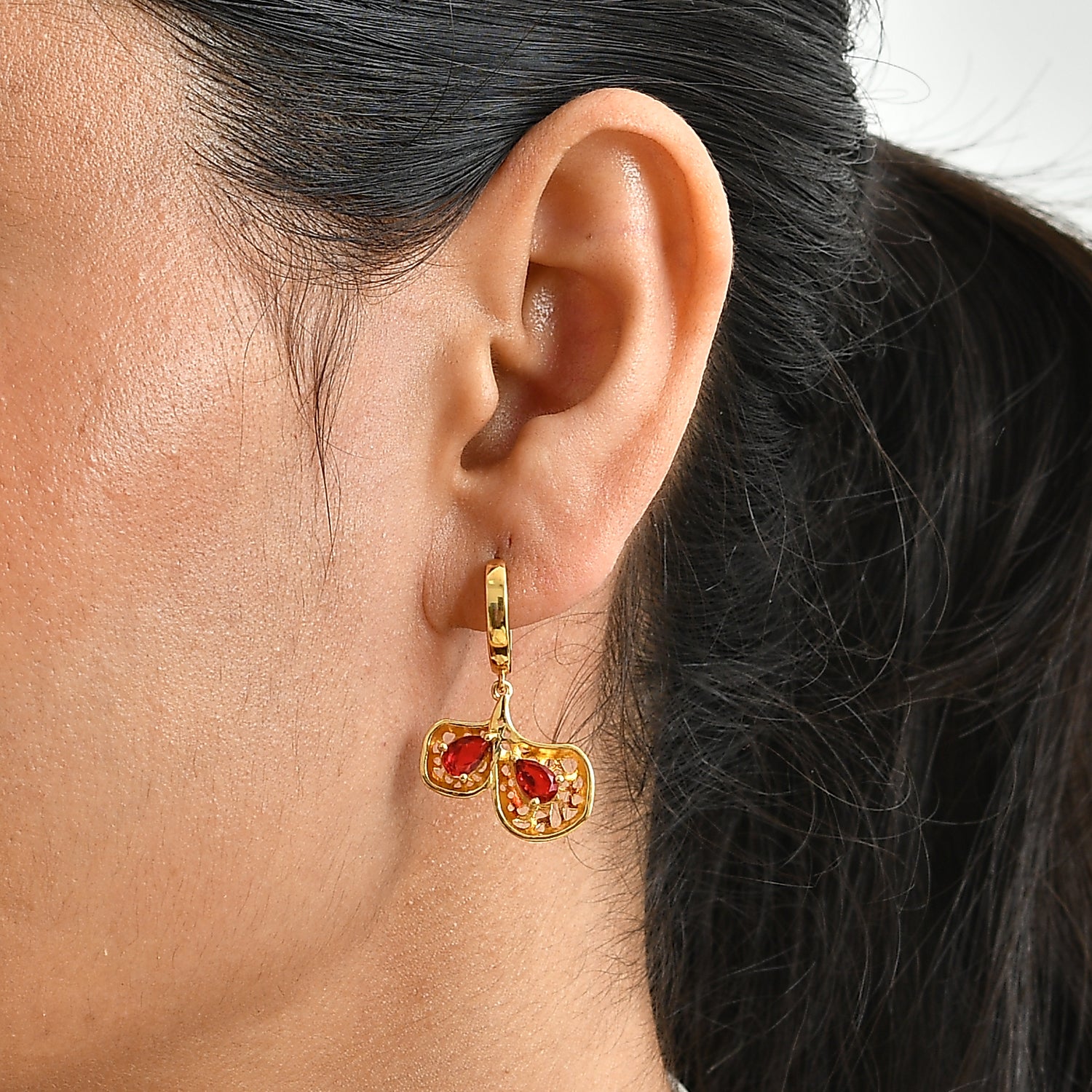 EverTrue Rubin Feuer Triplett Quarz Ohrringe, 950 Kupfer mit Gelbgold E-Beschichtung - 2,26 ct.