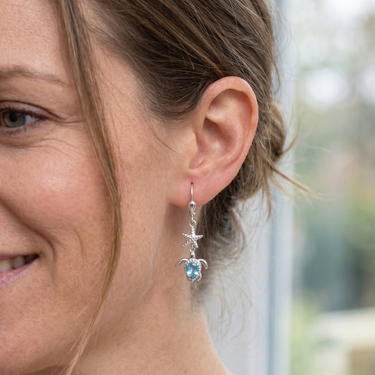 D'Joy Neon Apatit Ohrringe mit Schildkröten- und Seesternmotiven, 925 Silber platiniert - 0,87 ct.
