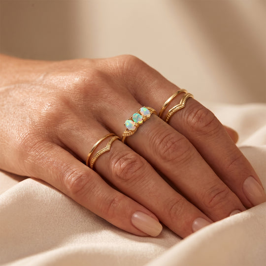 EverTrue AA natürlicher, äthiopischer Welo Opal Trilogie Ring, Messing mit Gelbgold E-Beschichtung - 0,60 ct.