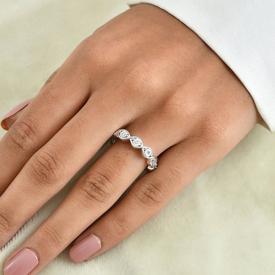 EverTrue Ring mit weißen Diamantakzenten, Messing mit Platin E-Beschichtung