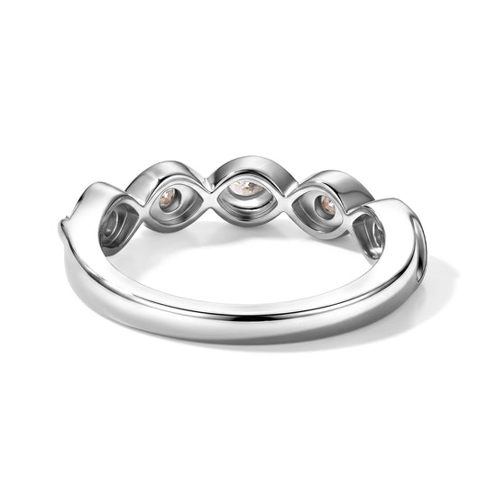 EverTrue Ring mit weißen Diamantakzenten, Messing mit Platin E-Beschichtung