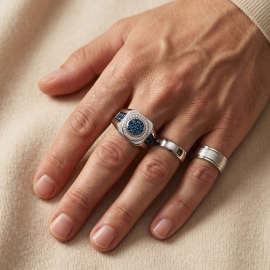 D'Joy blauer und weißer Diamant Halo Herrenring, 925 Silber rhodiniert - 0,50 ct.