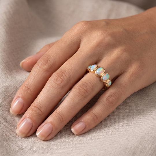EverTrue AA natürlicher, äthiopischer Welo Opal Half Eternity Ring, Bronze mit Gelbgold E-Beschichtung - 1,36 ct.