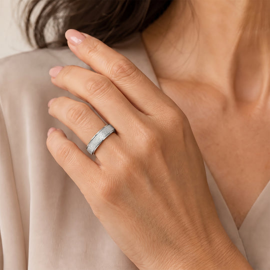 Sandmattierter Ring aus 316L Edelstahl Ion Blau BeschichtungRing (Größe 19.00) ca. 5,40g
