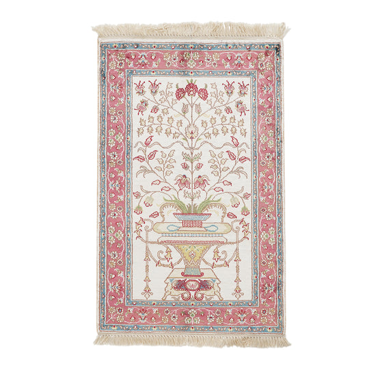 Hand made 100% Mulberry silk rug Hand made knot 300*300yarn per square foot, total around 523,126  knots material:100% Mulberry silk Packing:Roll in box