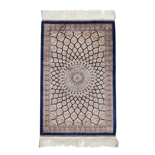 Hand made 100% Mulberry silk rug Hand made knot 300*300yarn per square foot, total around 523,126  knots material:100% Mulberry silk Packing:Roll in box