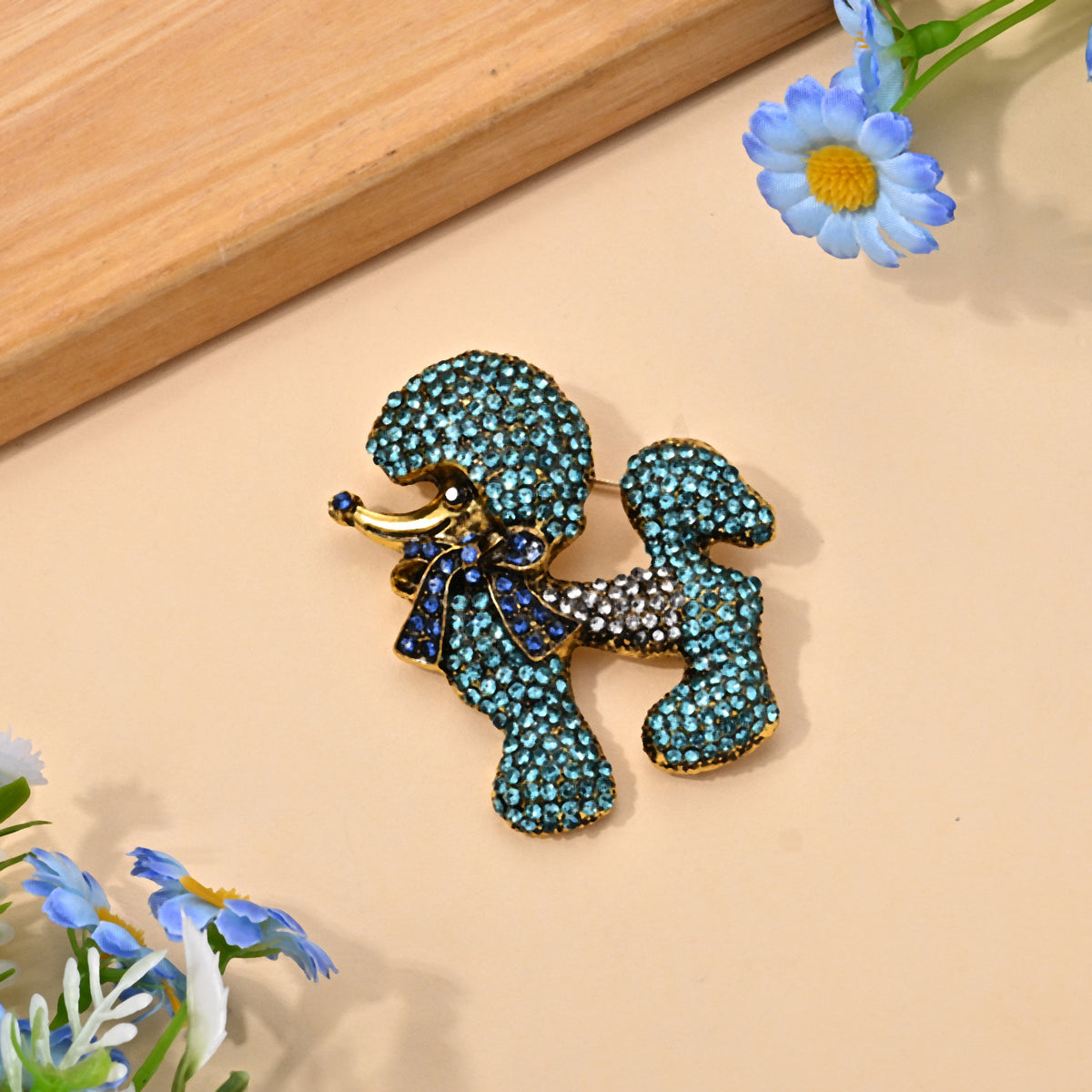 Mehrfarbiger Kristall Liebe Brosche Reine Legierung Antikes Gold