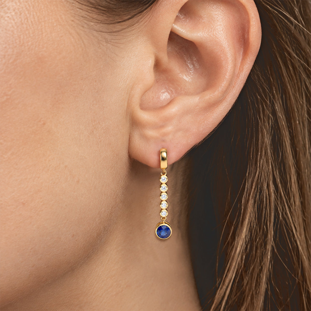 Laborgezüchteter Ceylon-Blau-Saphir, Moissanit Ohrringe 925 Silber 750 Gelbgold vermeil ca. 2,21 ct.