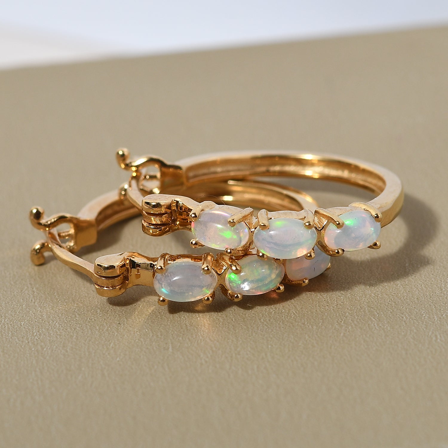 Natürliche, äthiopische Opal-Ohrringe, 925 Silber vergoldet ca. 1,05 ct