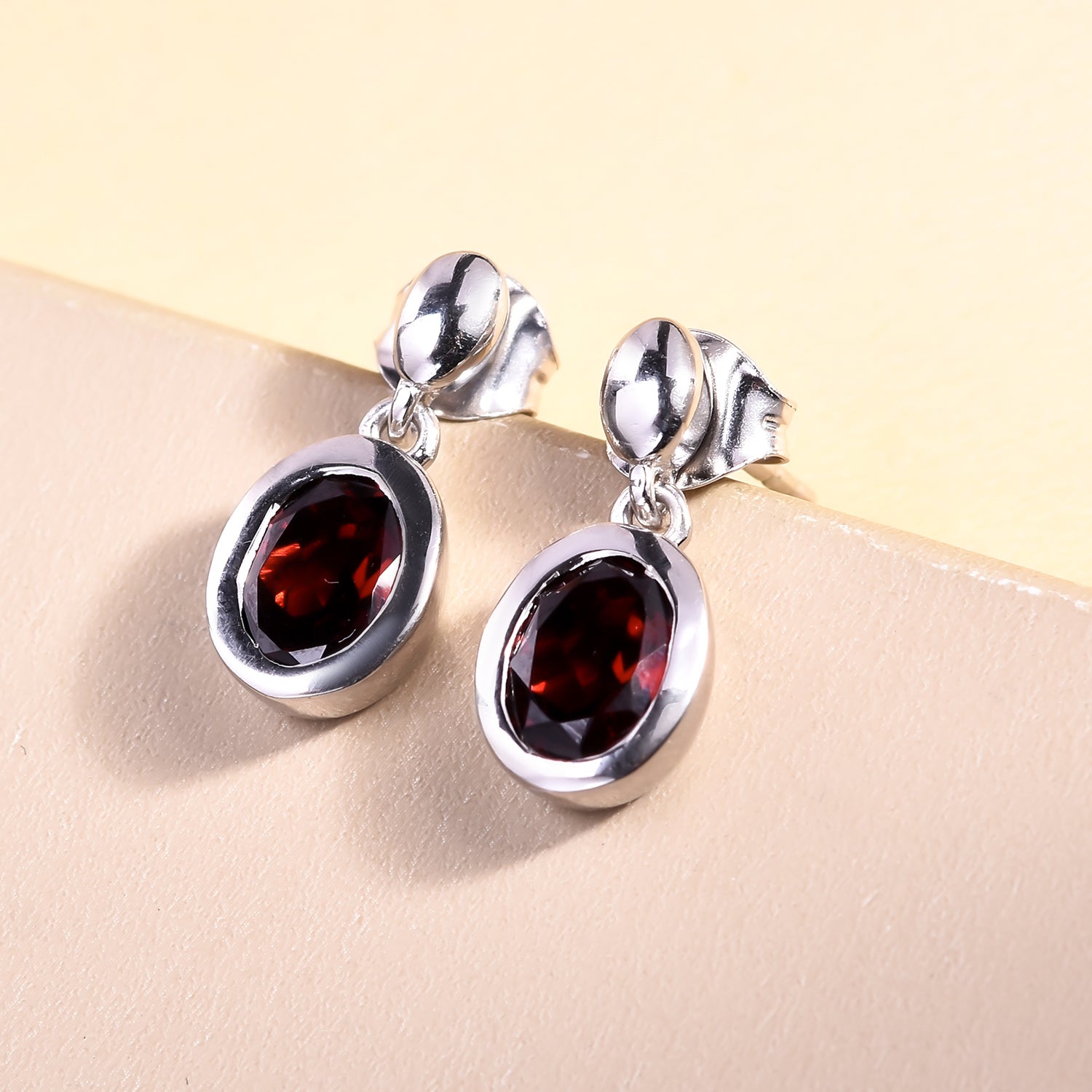 Rote Granat-Ohrringe, 925 Silber platiniert ca. 2,97 ct