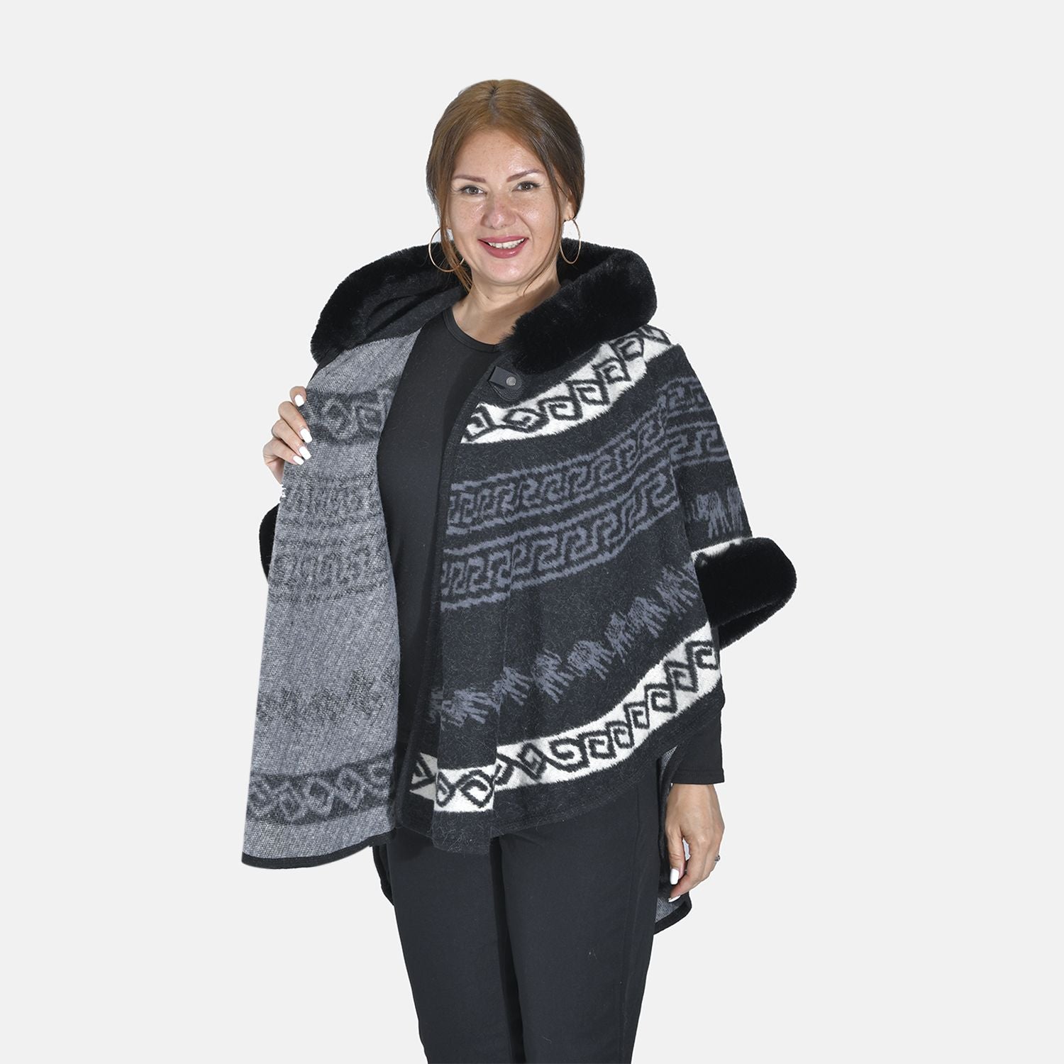 Halbmondförmiger Kapuzenponcho mit Druckknopfverschluss aus Kunstpelz, One Size, 80x109.22cm, Schwarz